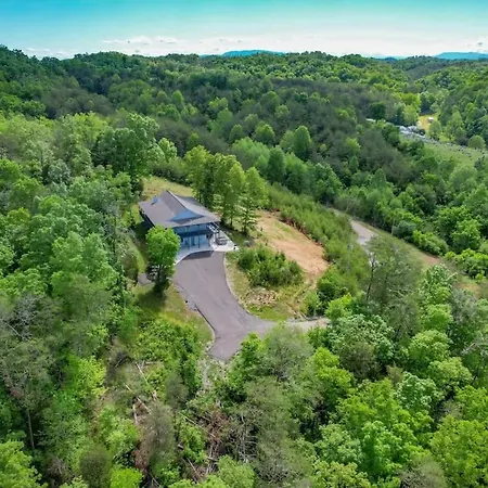 Log Cabin, View, Private 5 Acres, Hot Tub, Firepit, Family Retreat, 4Br 3Ba, Sleeps 12